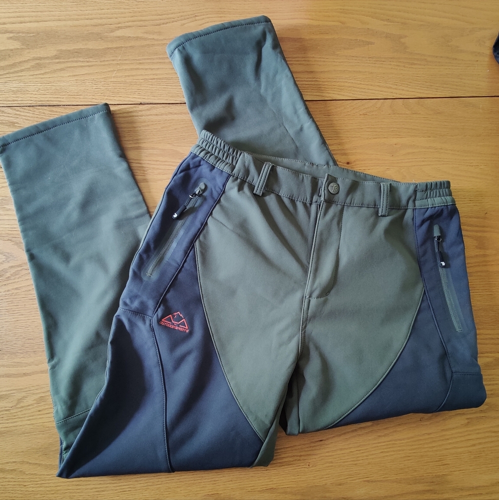 Women's Outdoor Adventure Pants - Green and Black